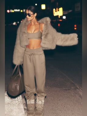 ALO Accolade Straight Leg Sweatpants